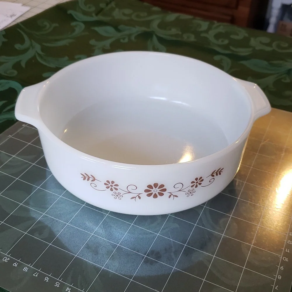 Dyna Ware Pyr-o-rey 8in Round Casserole Milk Glass